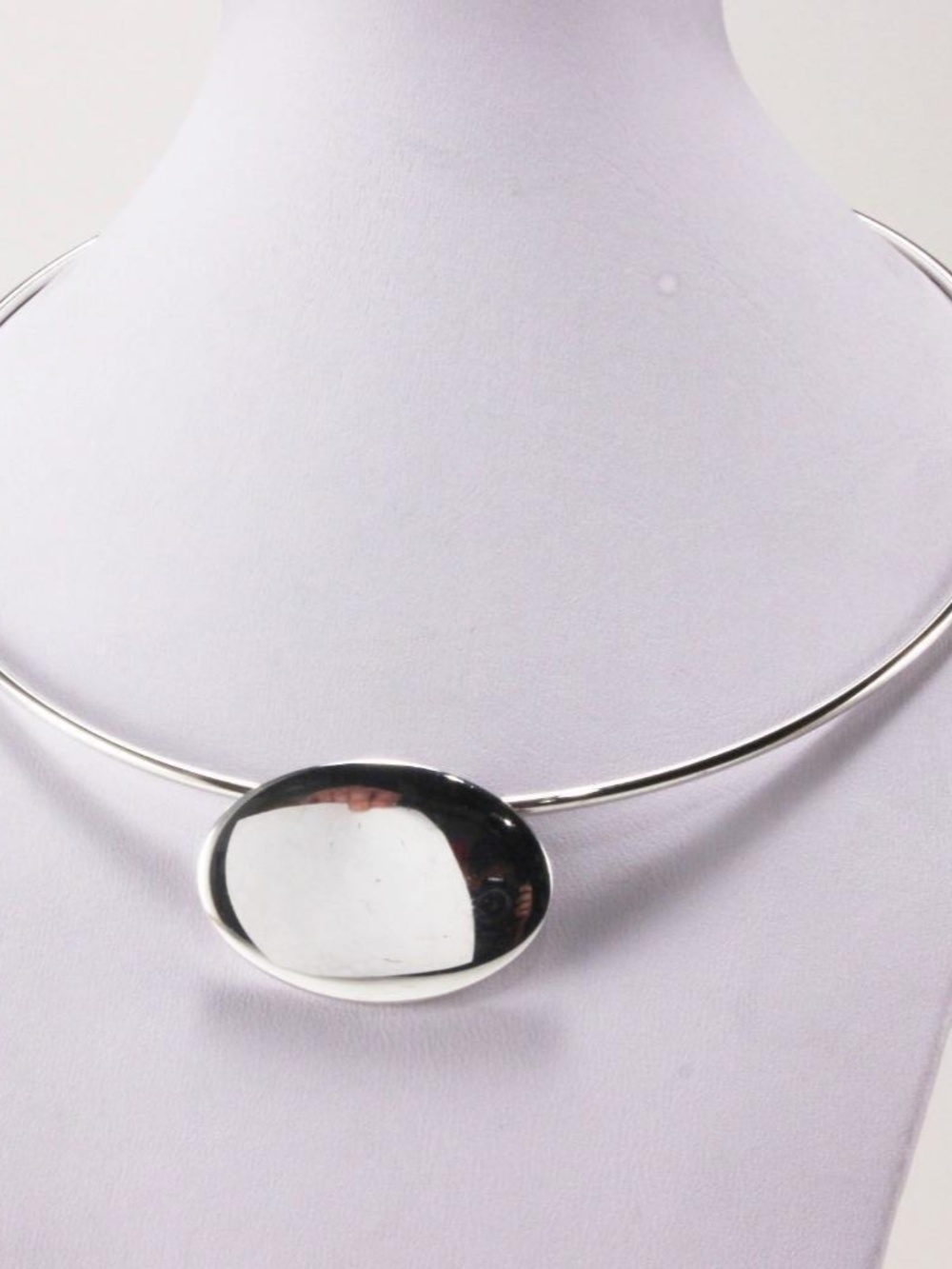 Tiffany & Co. Sterling Silver Oval Plate Tag Pendant Wire Collar Choker Necklace